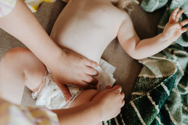 Mengganti popok bayi dengan benar untuk mencegah ruam